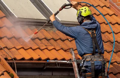 Démoussage et hydrofuge de toiture à Poussan